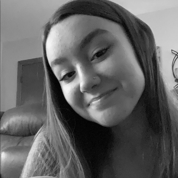 Meet your Posher, Brooke - Picture 1 of 1